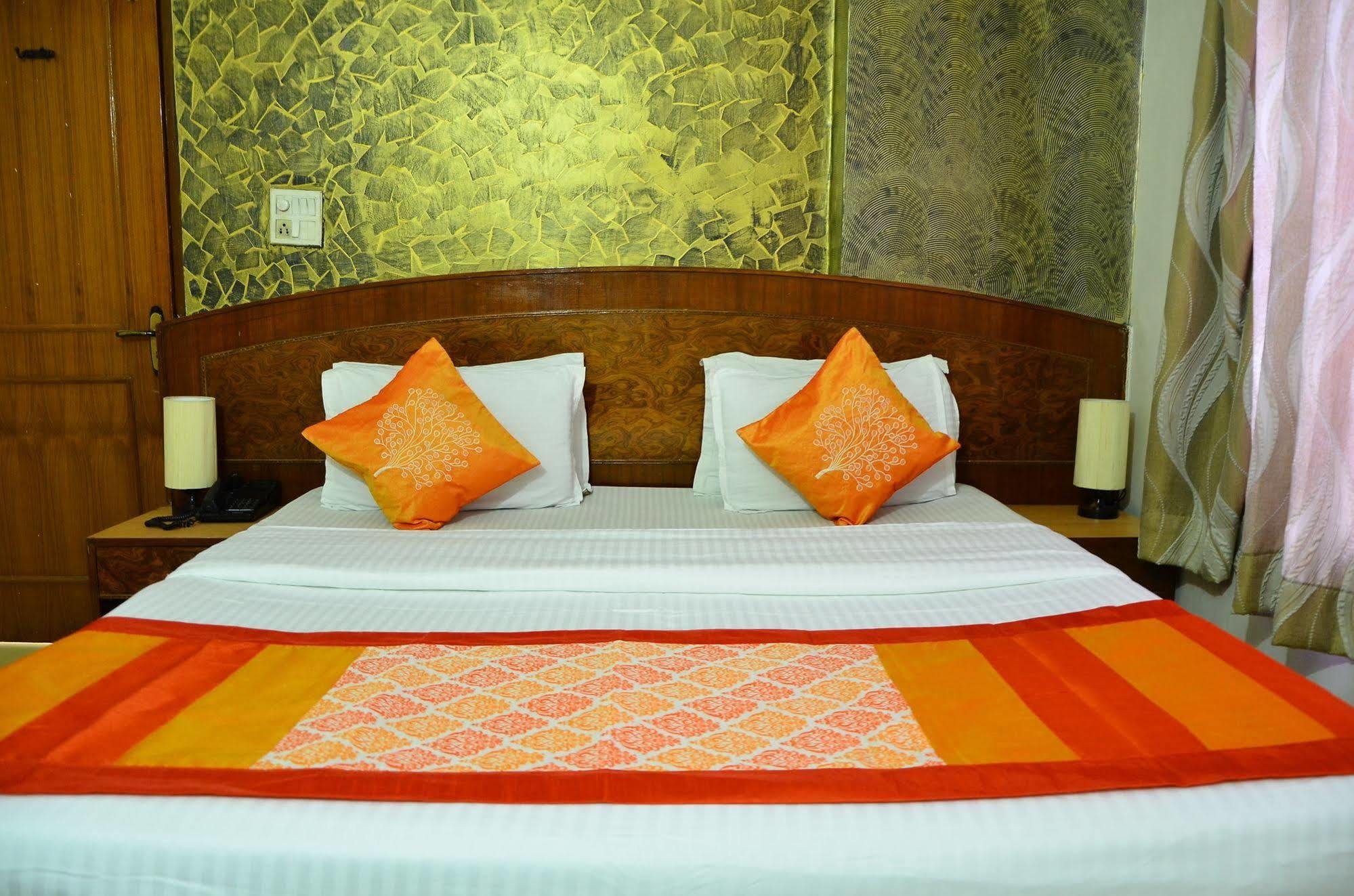 Airport Hotel Paradise International Нью-Дели Экстерьер фото